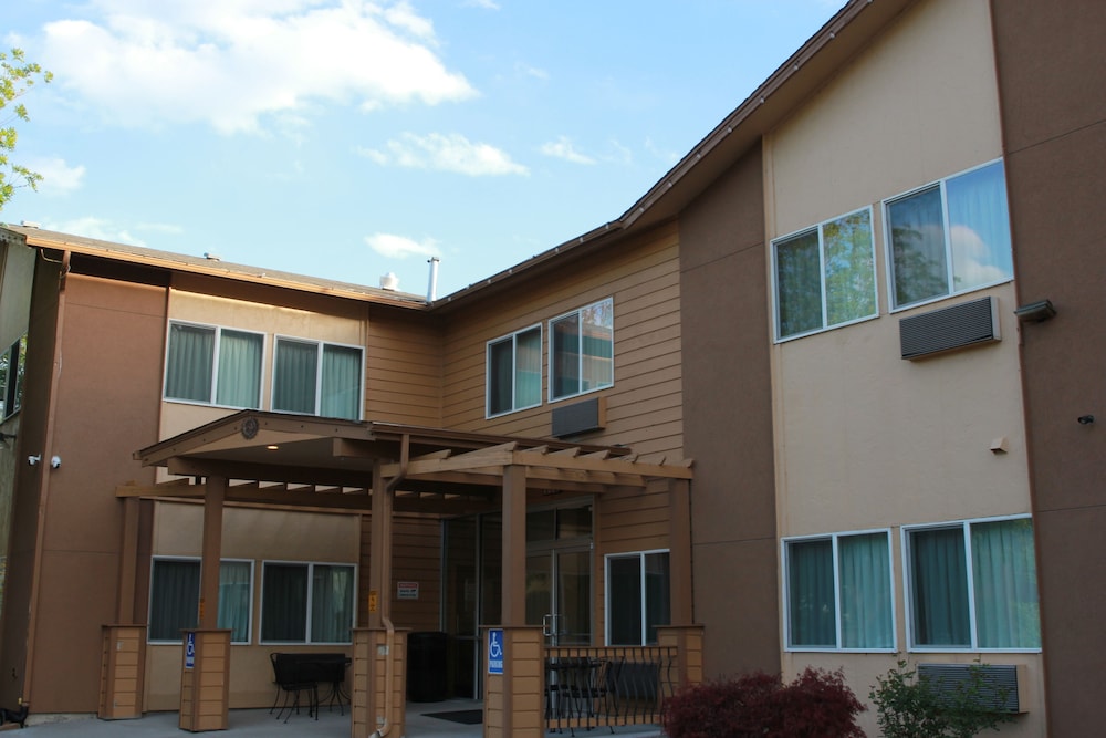 Boulder Twin Lakes Inn 1/49