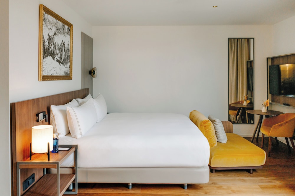 ARTIST, JUNIOR SUITE, TERRACE