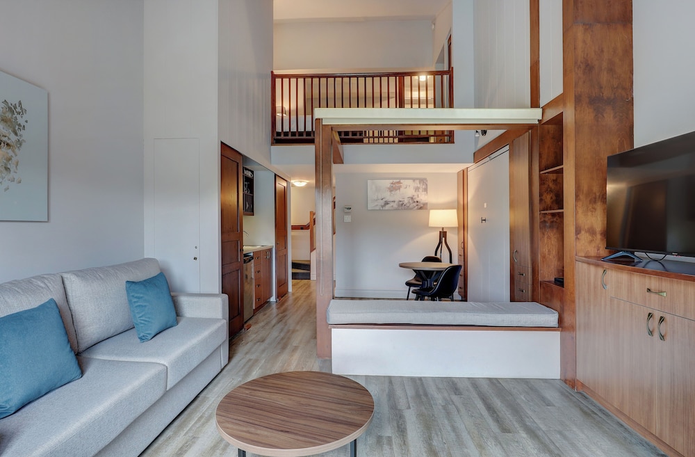 Room, King Bed, Murphy Bed, Sofa