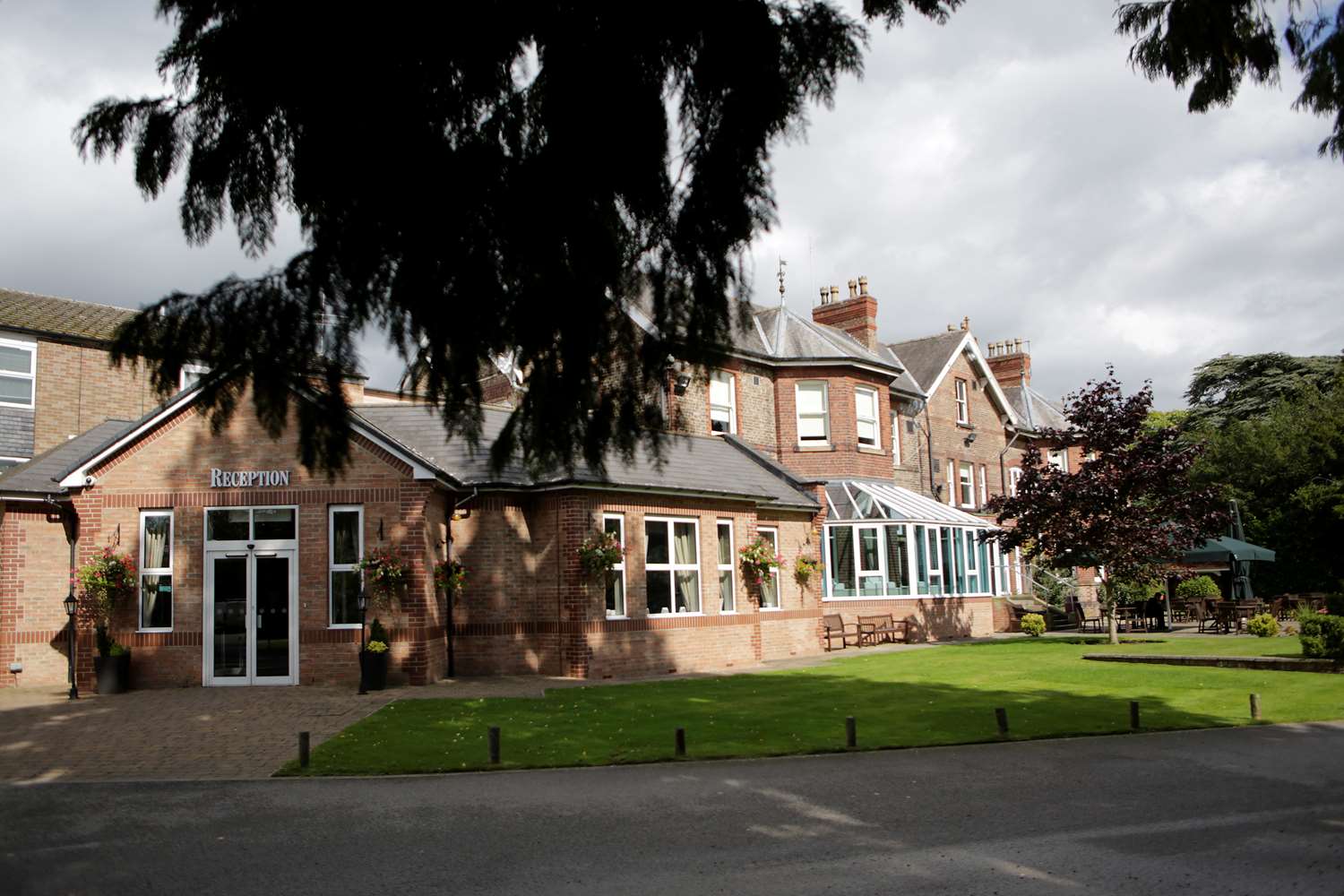 Burn Hall Hotel 6/52