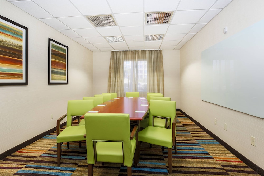 Fairfield Inn and Suites by Marriott Las Vegas South 48/57