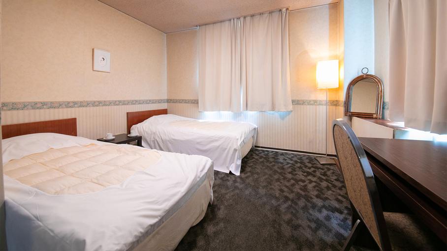 Room, Twin Beds, Shared Bathroom, Private Bathroom