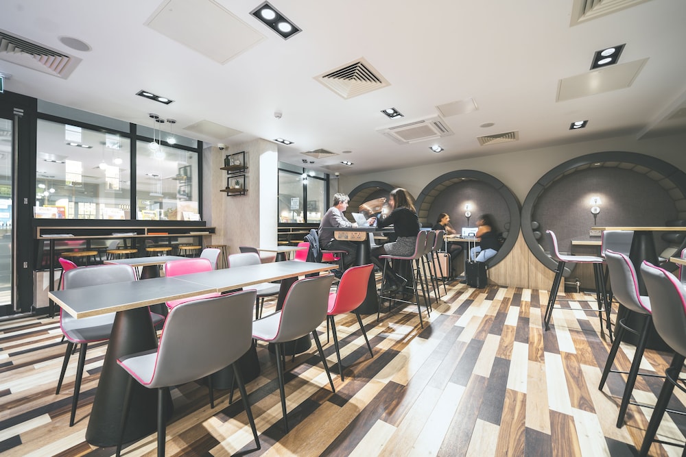 restaurant cafeteria