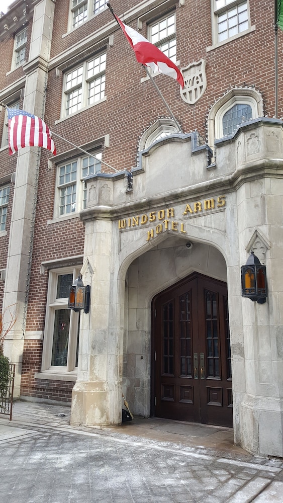 Windsor Arms Hotel 3/58