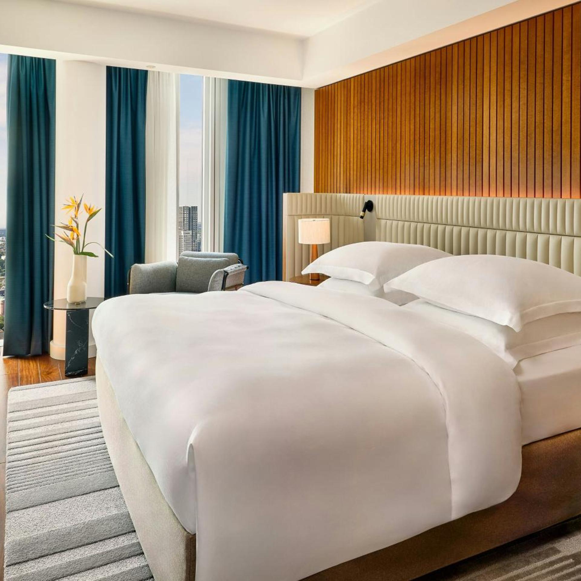 Senator, Suite, King Bed