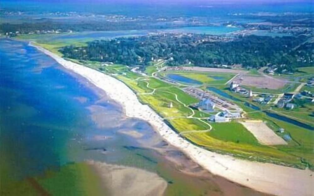 Auberge Shores Inn & Hotel 43/47