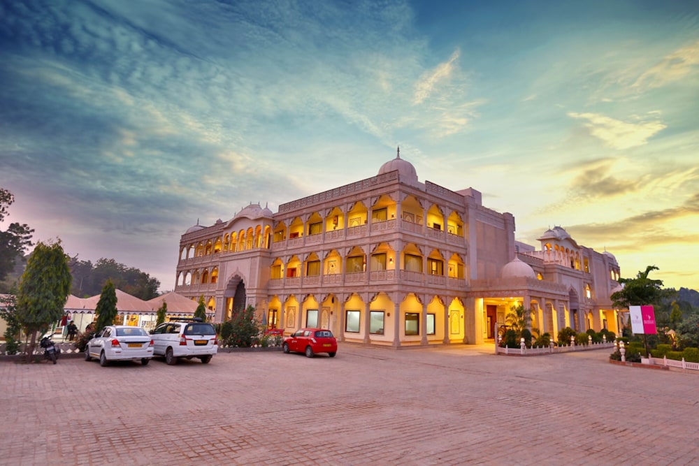 Regenta Resort Vanya Mahal 4/49