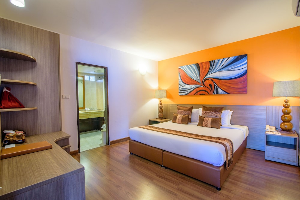 Golden Beach Cha Am Hotel 7/50