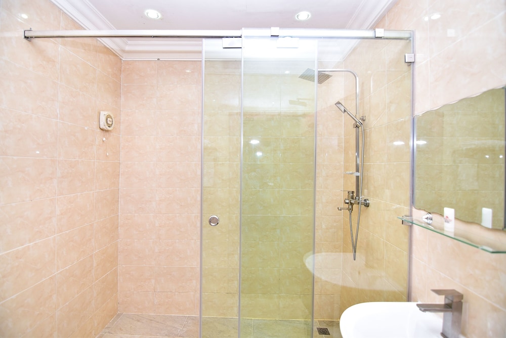 Pearl Gate Hotel 49/50