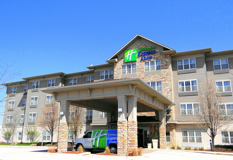 Holiday Inn Express Suites Chicago West Roselle 4/50