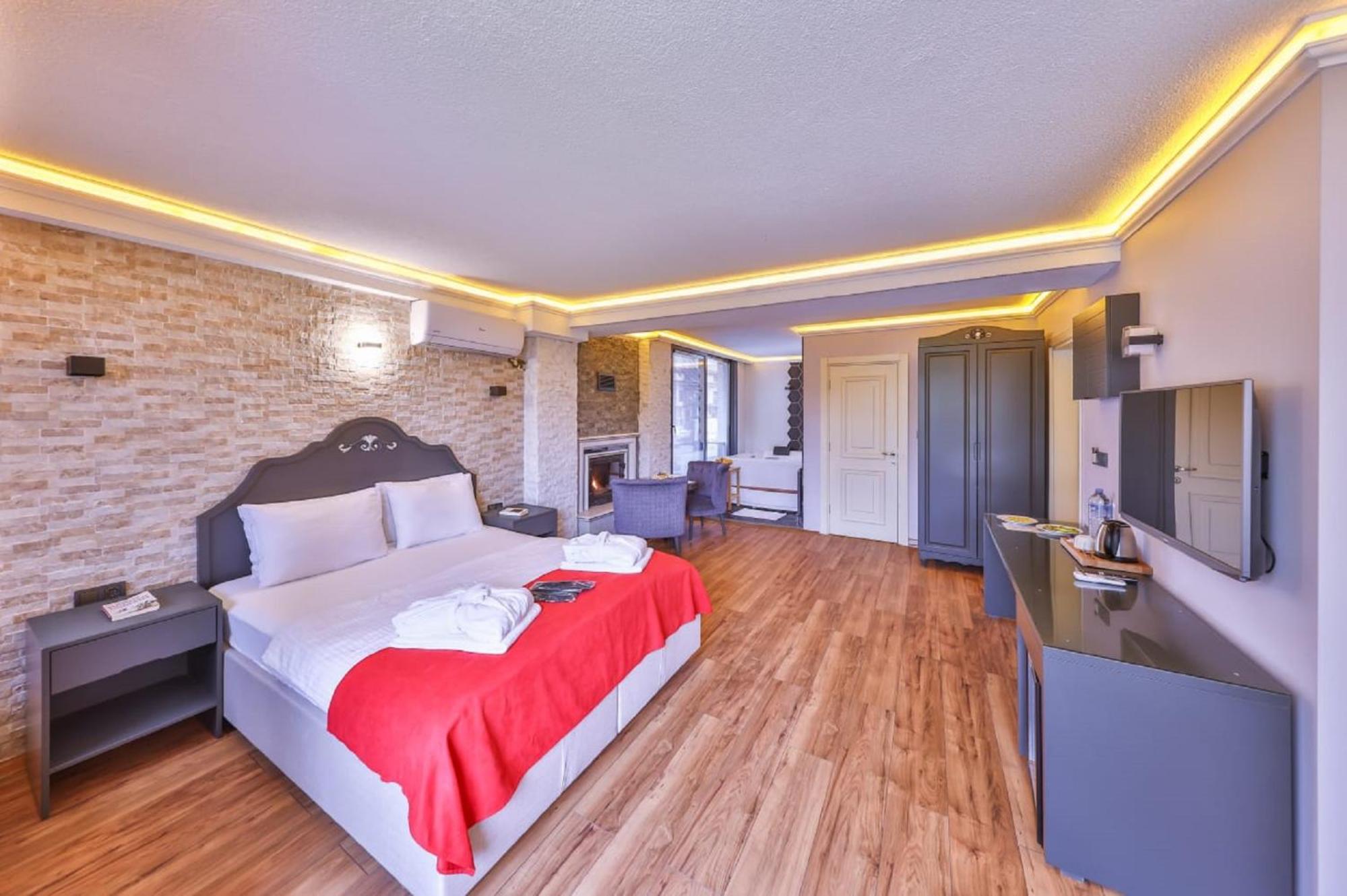 Deluxe, Double Bed