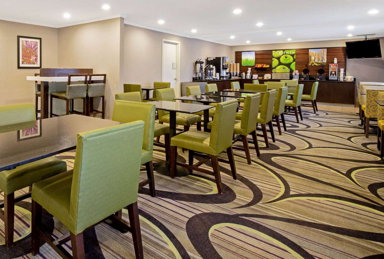 La Quinta Inn And Suites By Wyndham Harrisburg Airport Hershey 35/48