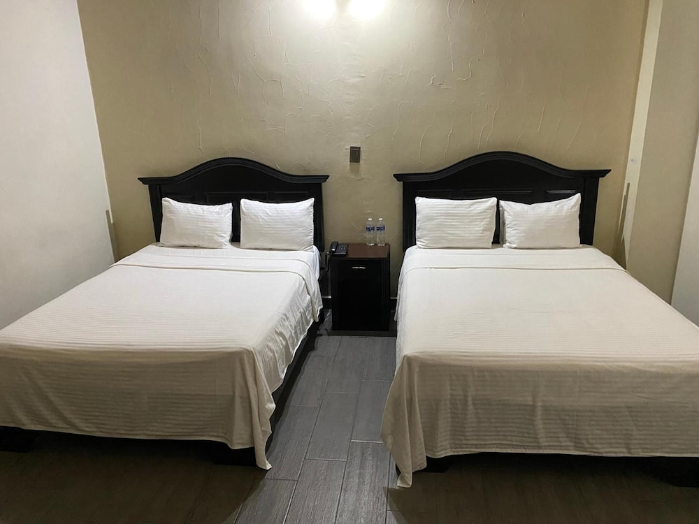 Hotel Plaza Del Arco 17/50