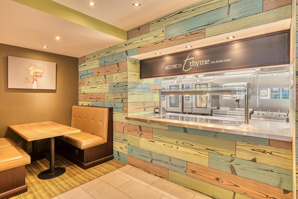 Premier Inn Plymouth City Centre (Derrys Cross) 21/29