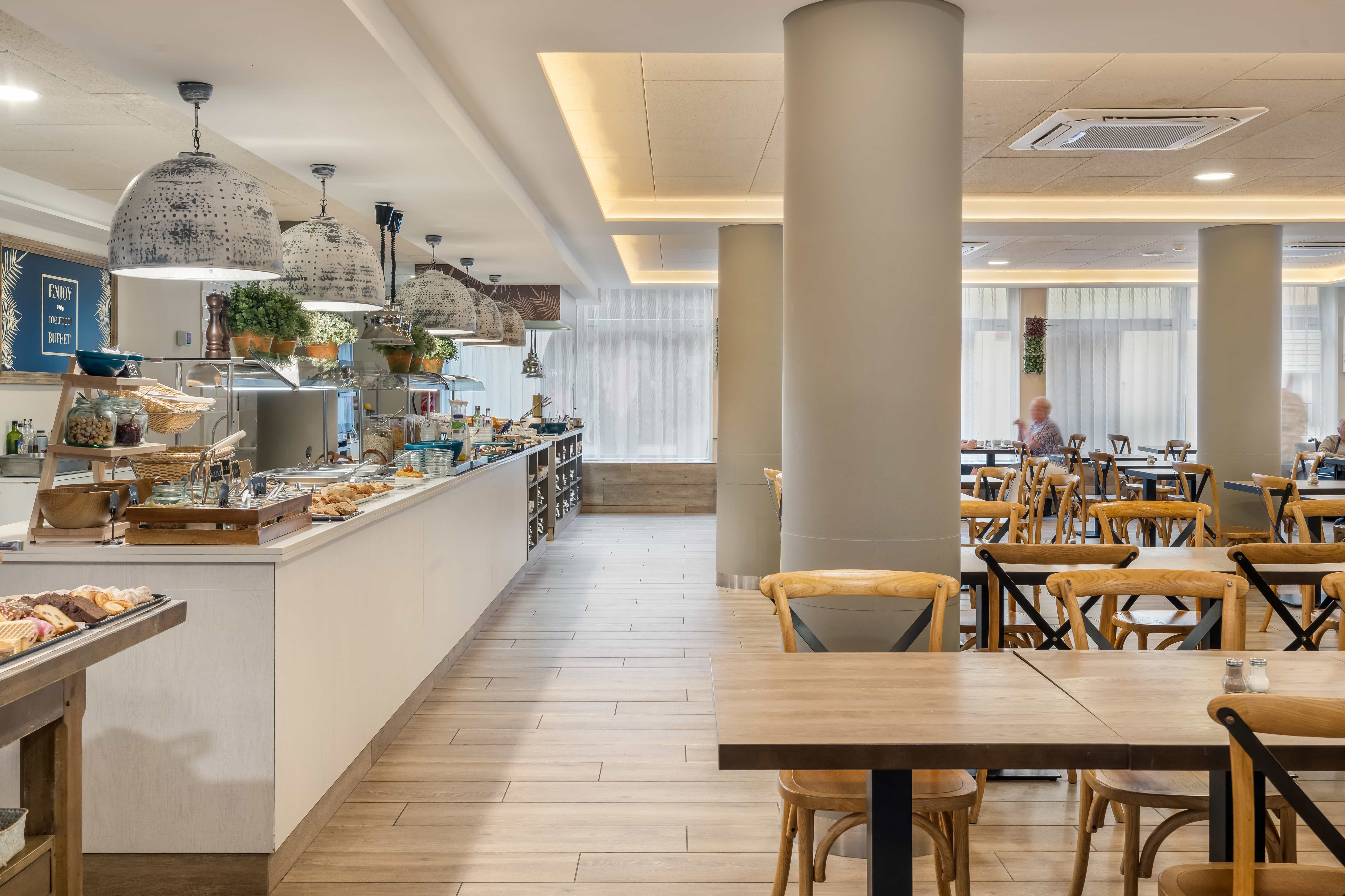 Metropol Hotel 37/50