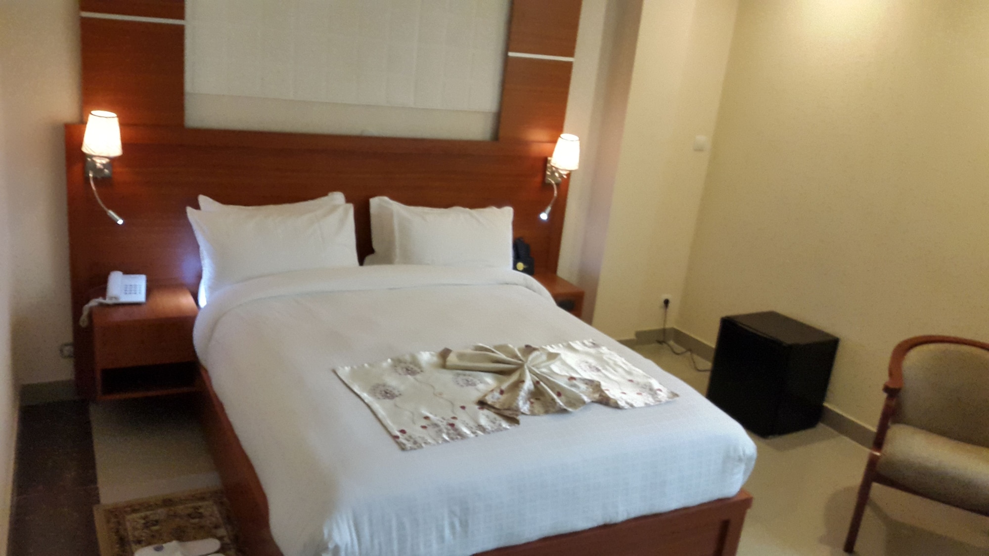 DELUXE, QUEEN BED