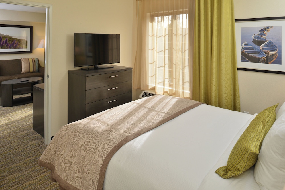 Candlewood Suites Eugene Springfield 8/48