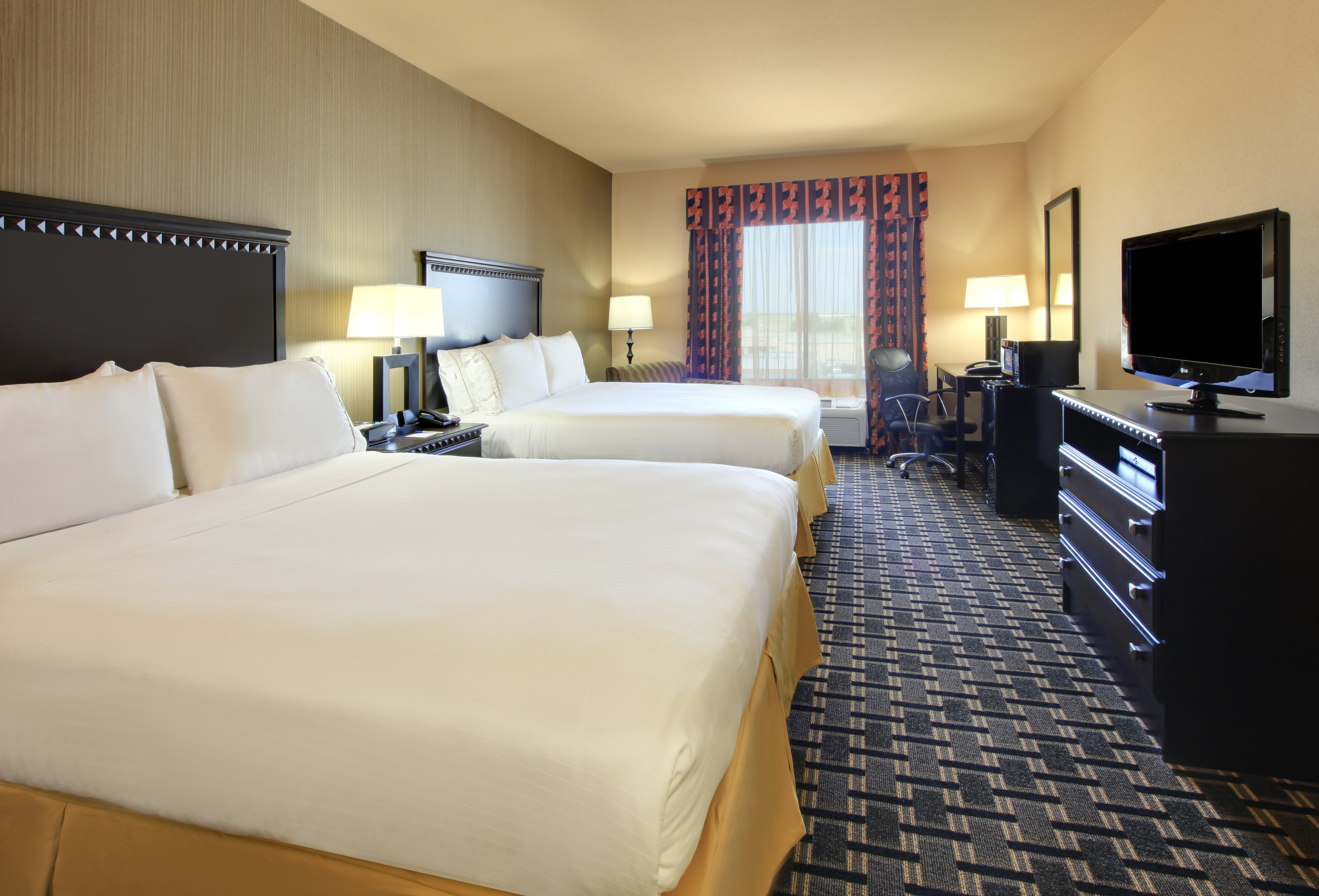 Holiday Inn Express Hotel Suites Ennis 15/70