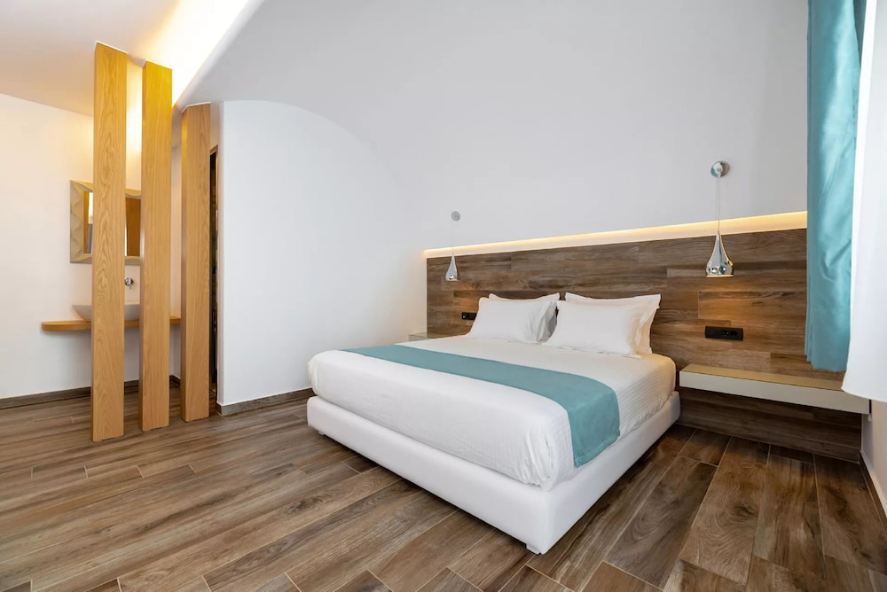 Deluxe Hotel Santorini 19/63