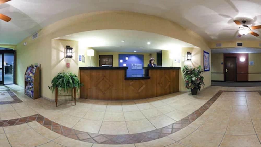 Holiday Inn Express Hotel Suites Bishop 4/75