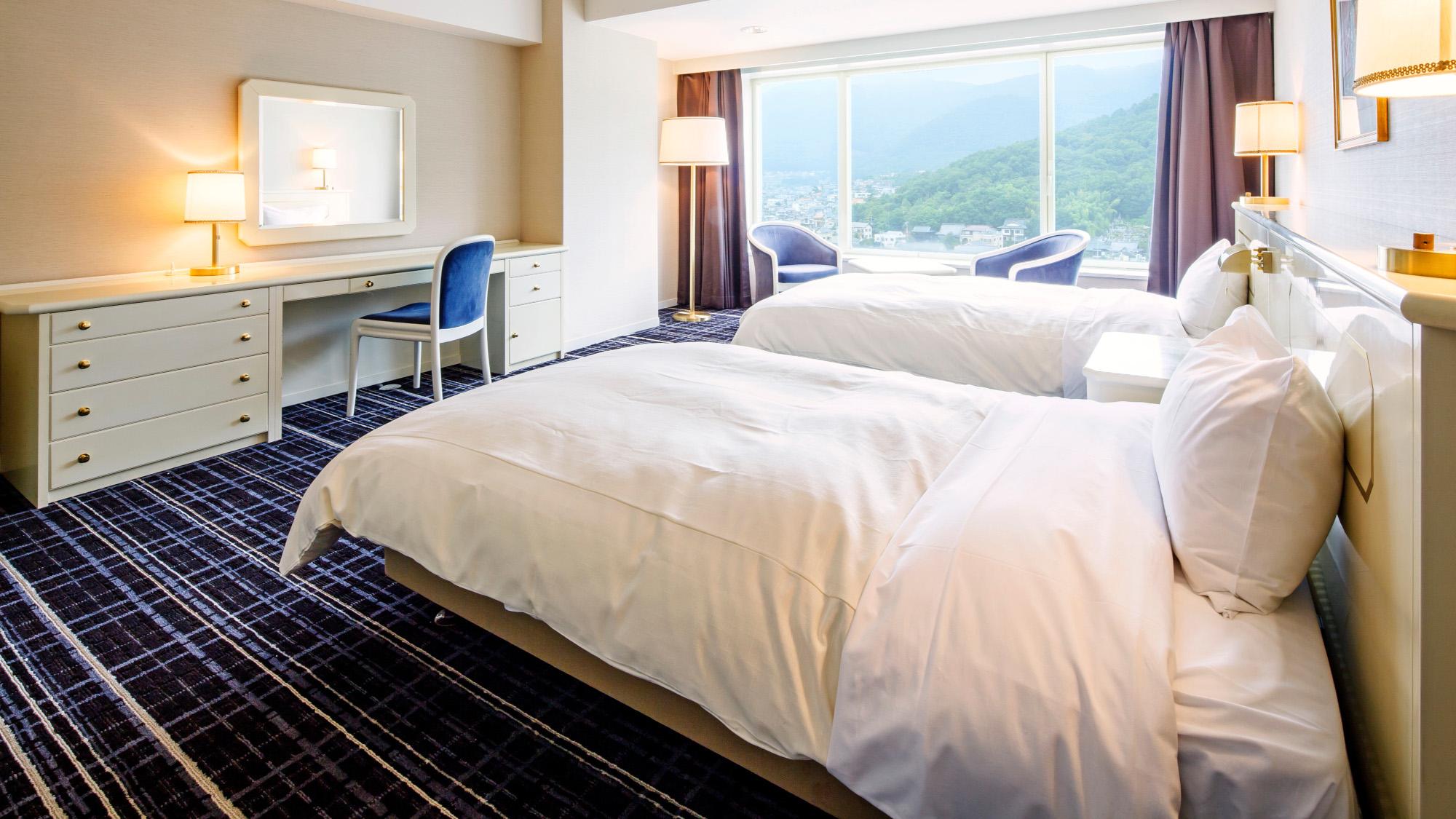 Luxury, Quadruple, Mountain View, Night View, High Floor, Smoking
