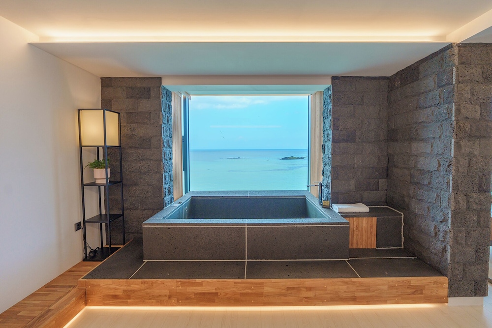 Ocean Grand Hotel Jeju 36/58