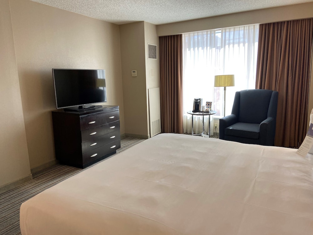 The Clyde Hotel (ex. Hyatt Regency Albuquerque) 11/61