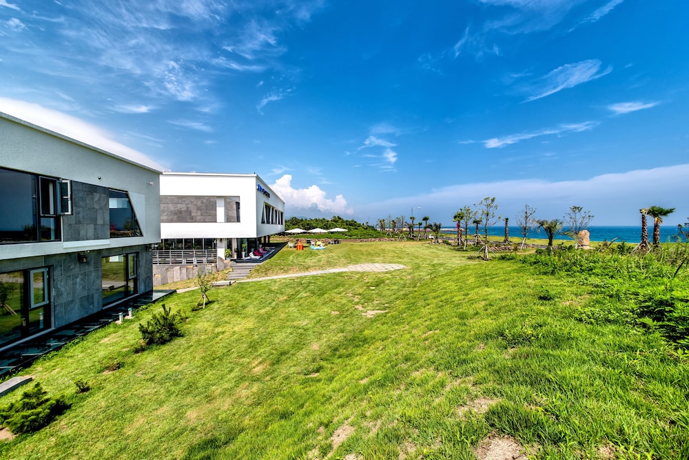 Sun And Moon Resort 90/100