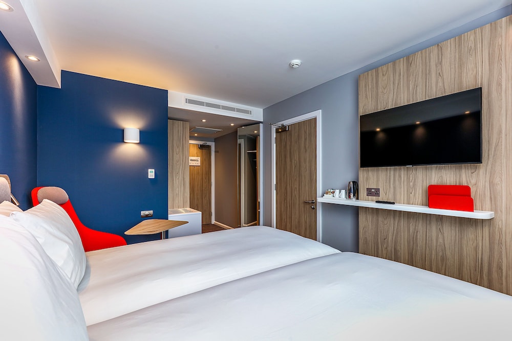 Holiday Inn Express Edinburgh City West 21/52