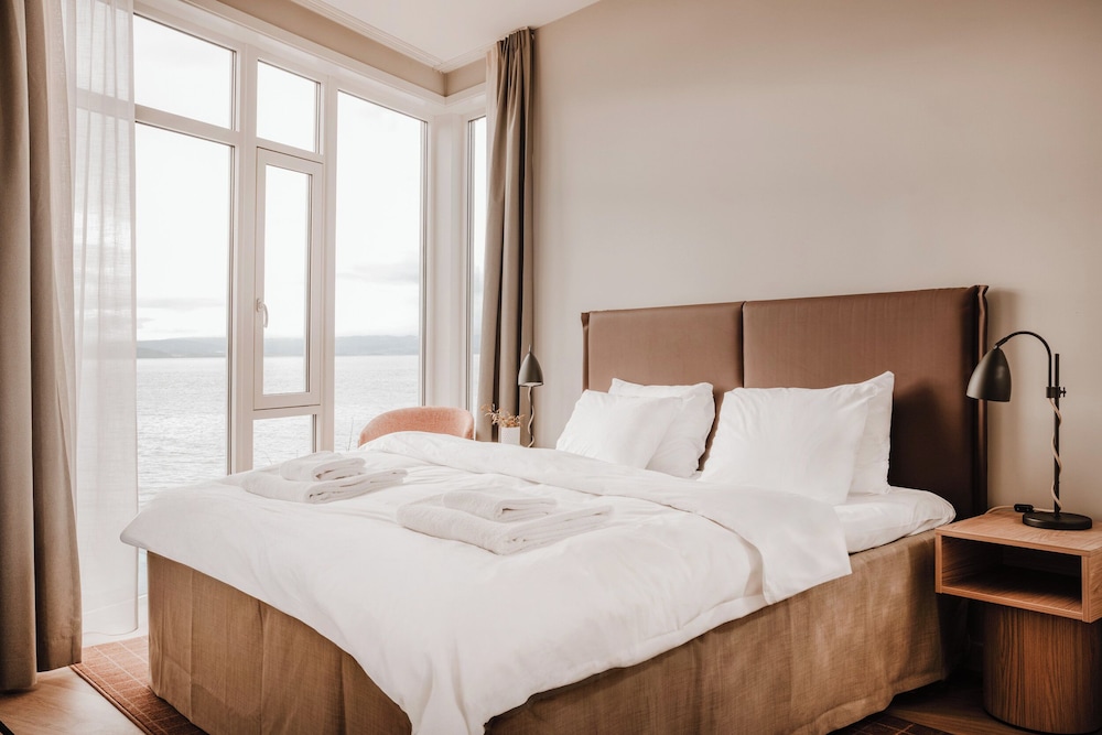 Suite, Queen Bed, Ocean Front, Sea View, Balcony