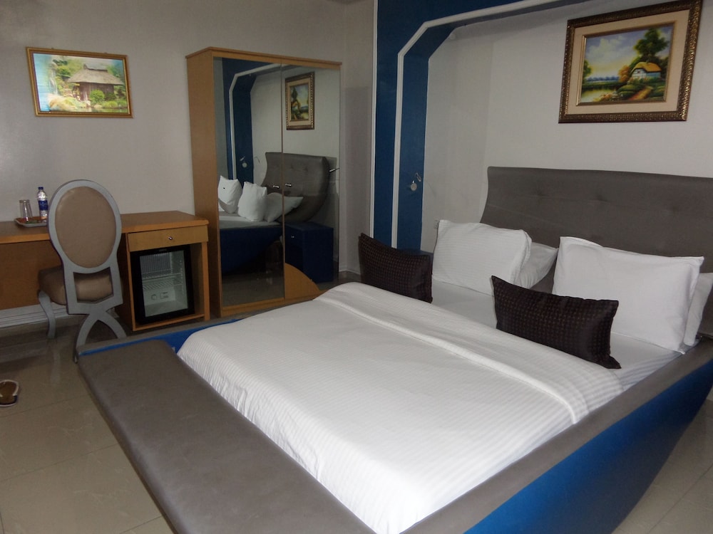 Primal Hotel GRA-Ikeja 15/50
