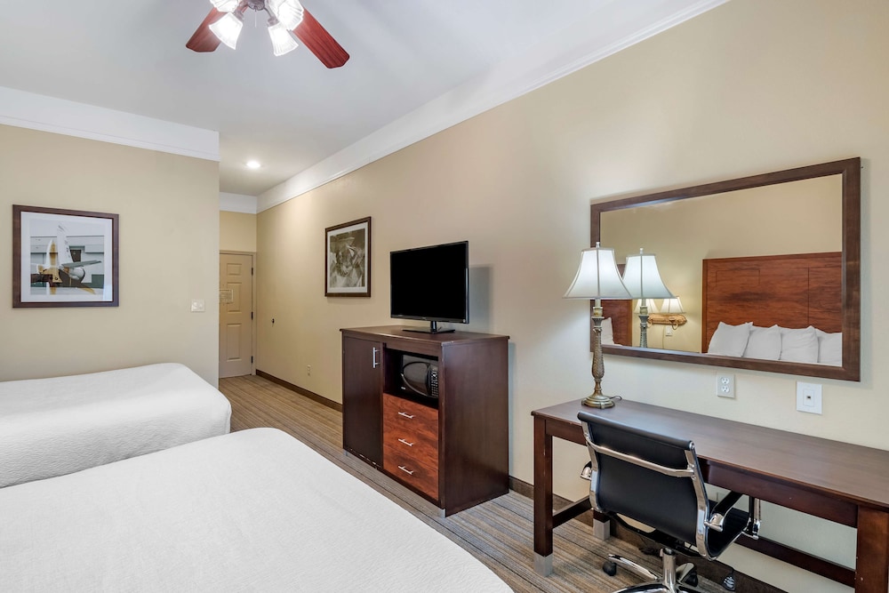 Best Western Plus Monica Royale Inn & Suites 5/31