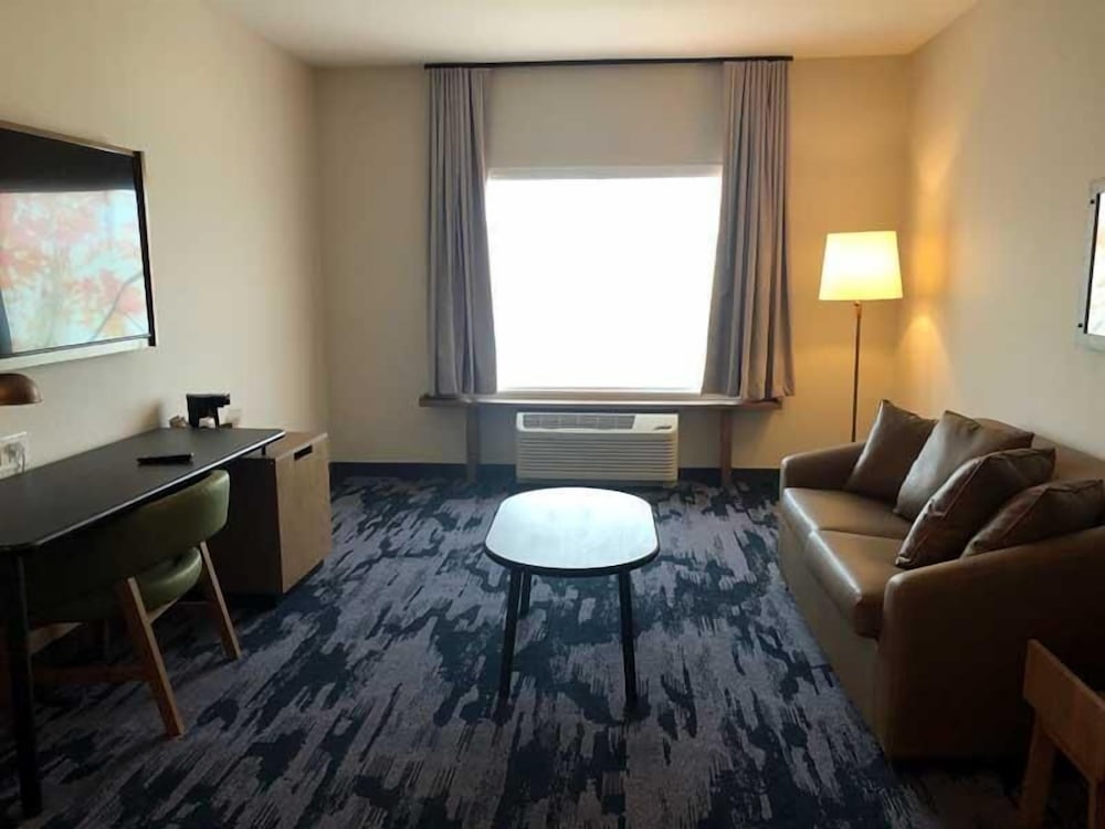 Fairfield Inn and Suites Columbus Marysville 15/19