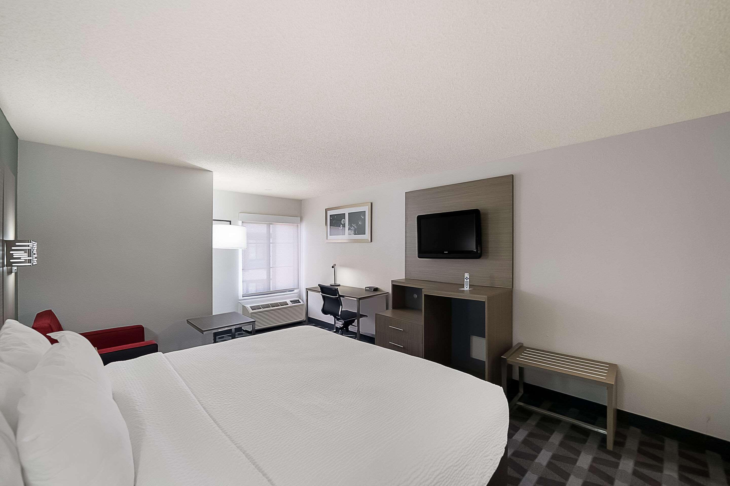 ROOM, KING BED