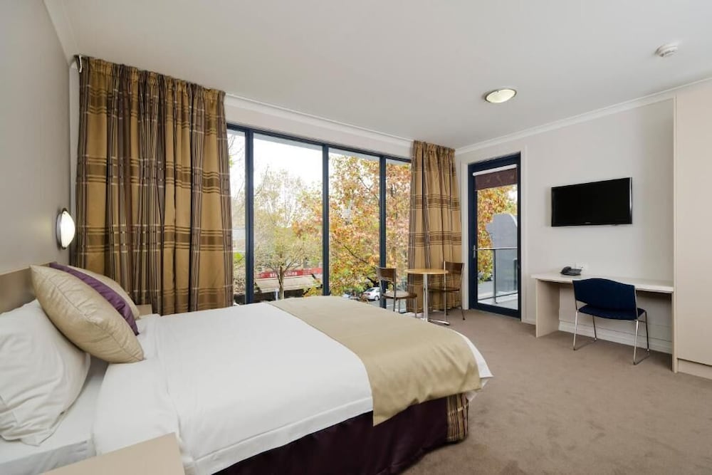 Carlton Lygon Lodge 25/75