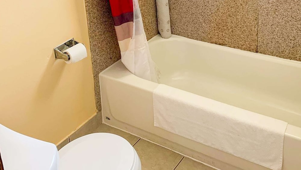 Relax Inn Bloomsburg 13/33