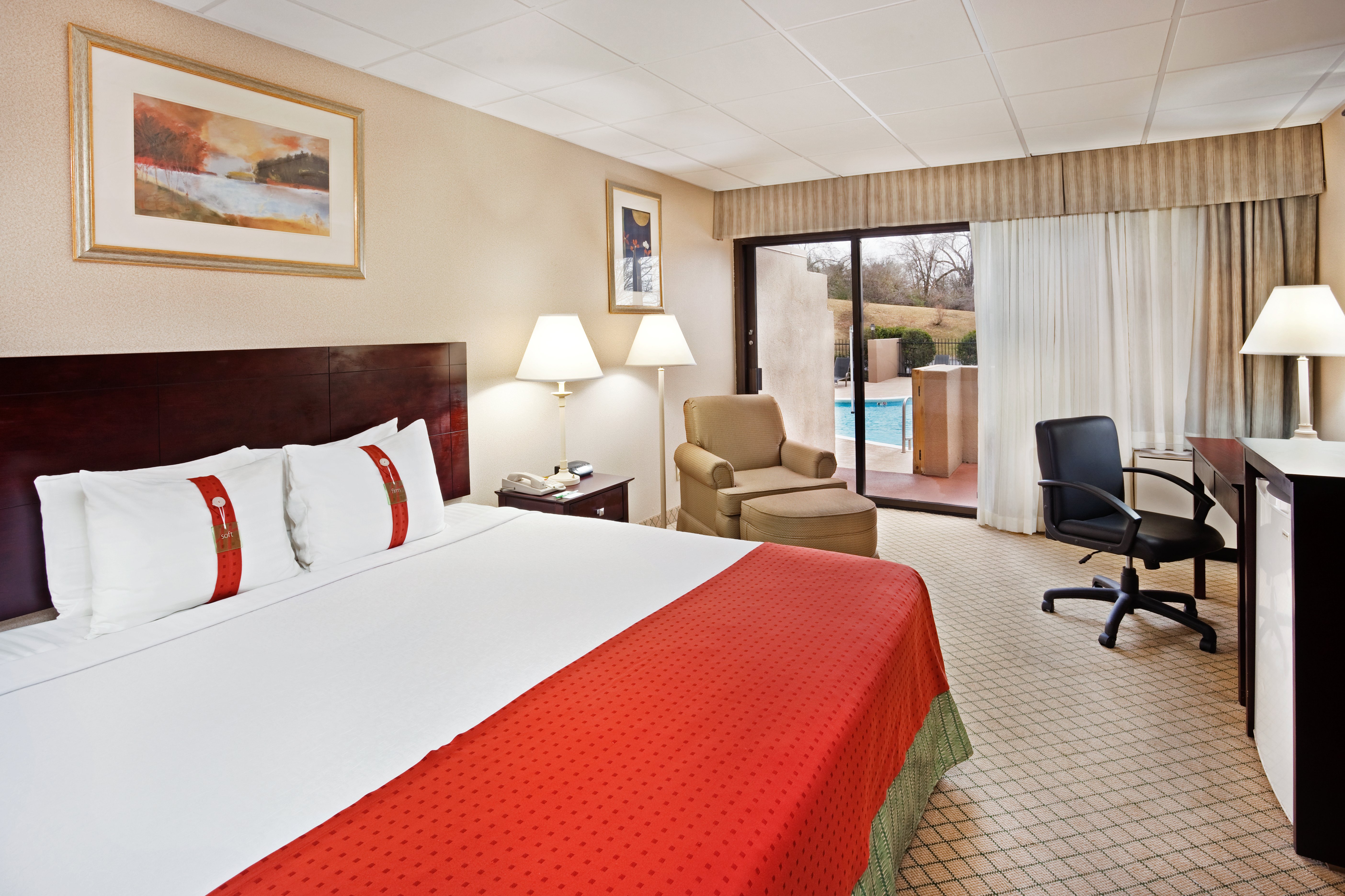 Holiday Inn Johnson City 24/79
