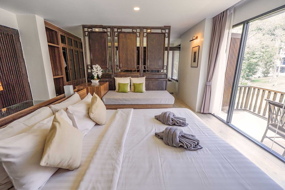 Earth, Suite, King Bed