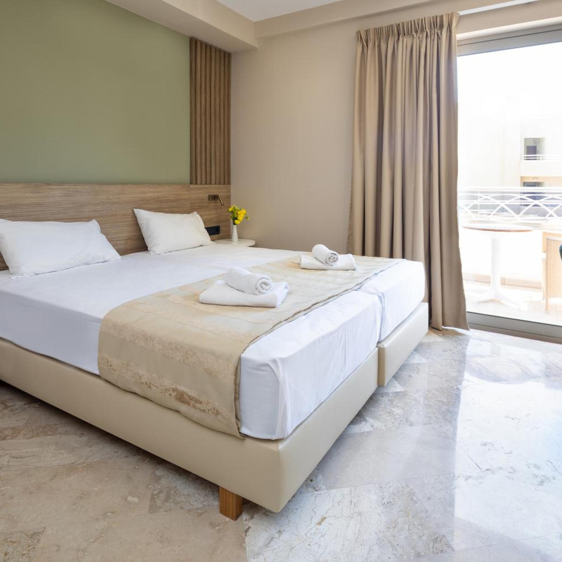 Superior, Double Bed, Lateral Side Sea View