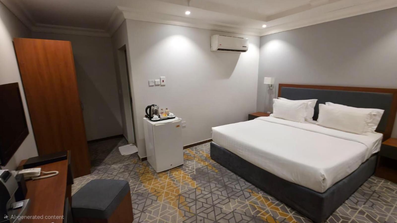 Standard, Queen Bed