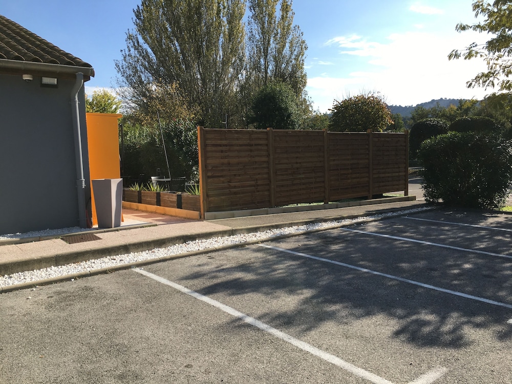 Kyriad Direct Marseille Est - La Valentine 30/52