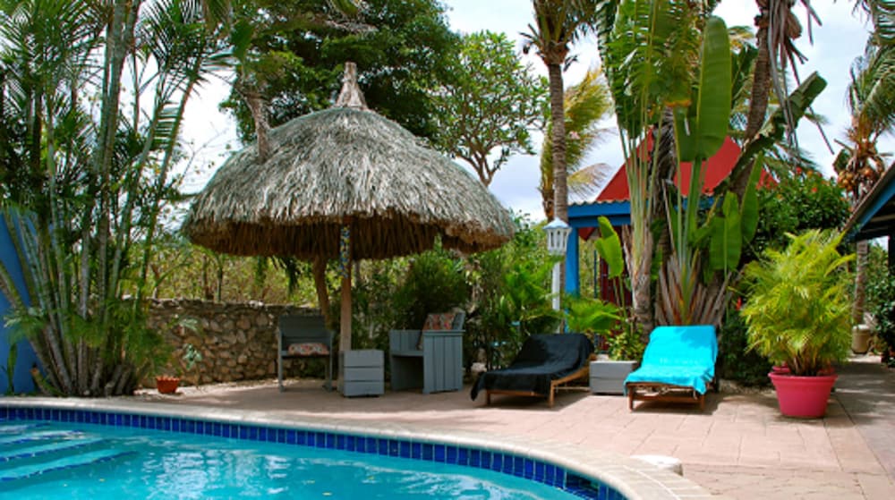 Caribbean Flower Apartments 34/38