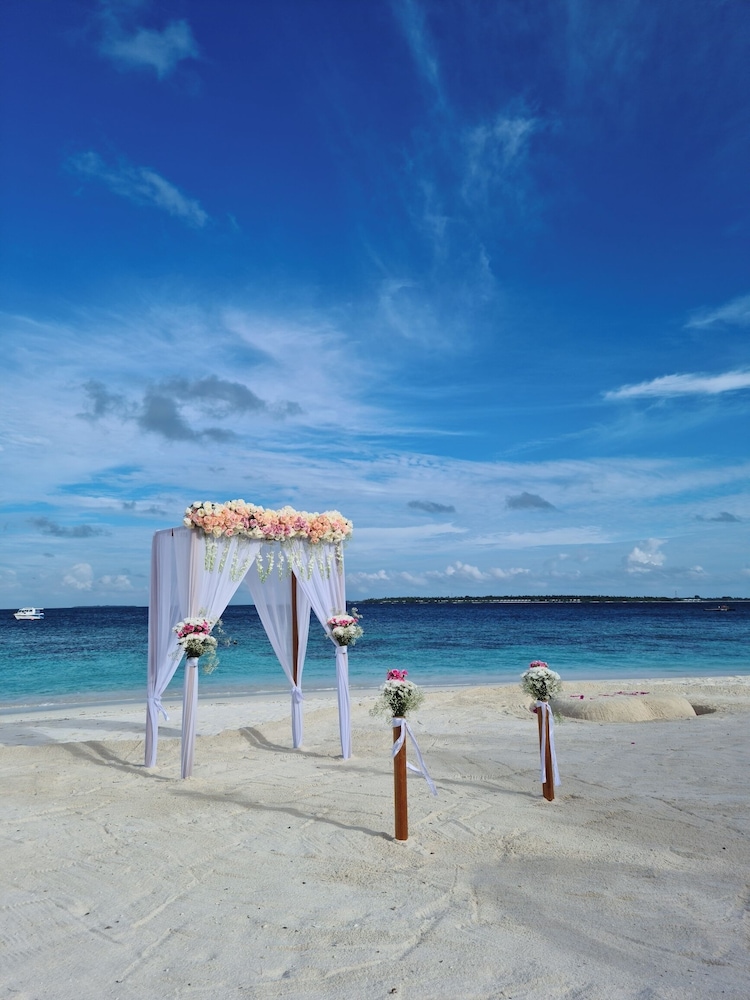 Reethi Faru Resort 111/114