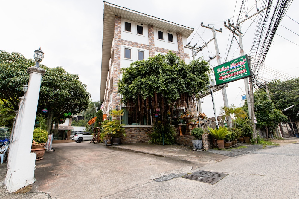 Selina Place 39/50