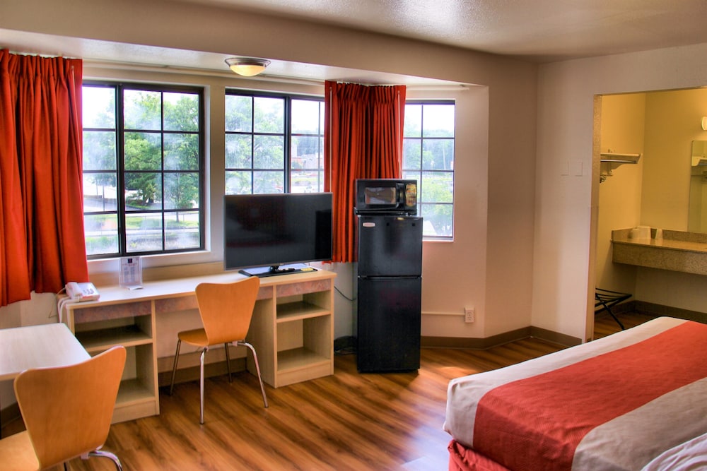 Motel6 Enfield, CT - Hartford 33/57