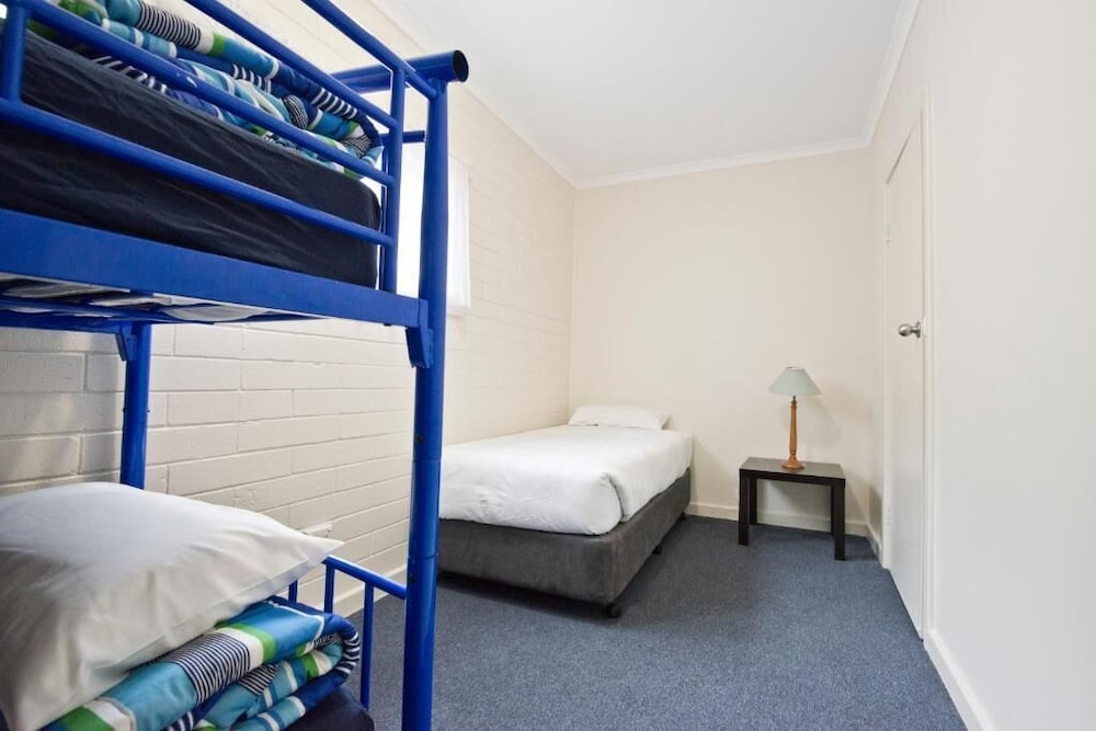 VICTOR HARBOR CITY INN 39/63
