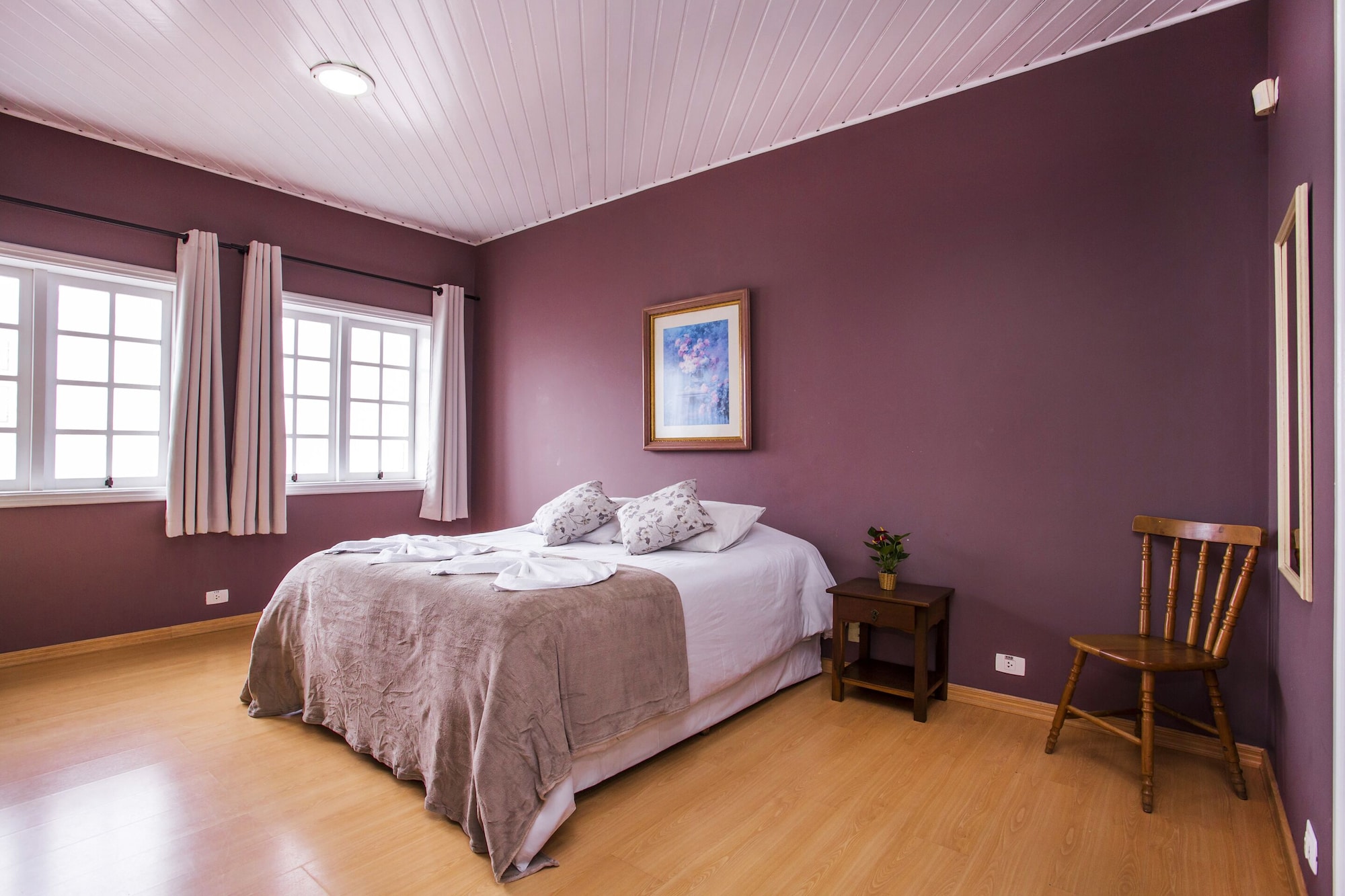 ROOM, DOUBLE BED