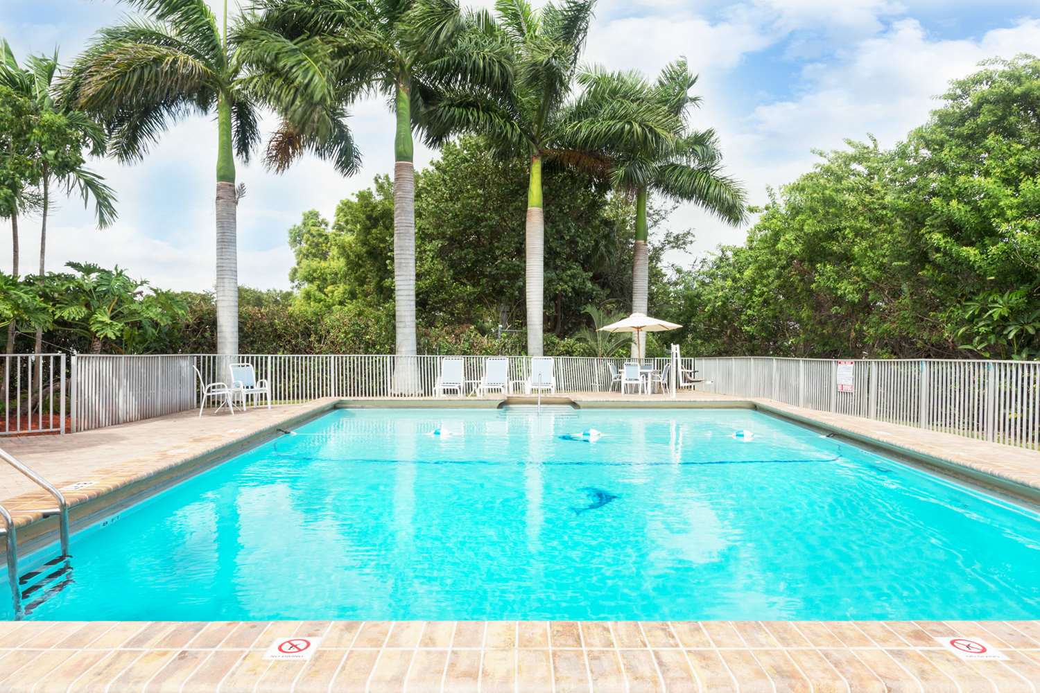 Days Inn By Wyndham Fort Lauderdale-Oakland Park Airport N 29/31