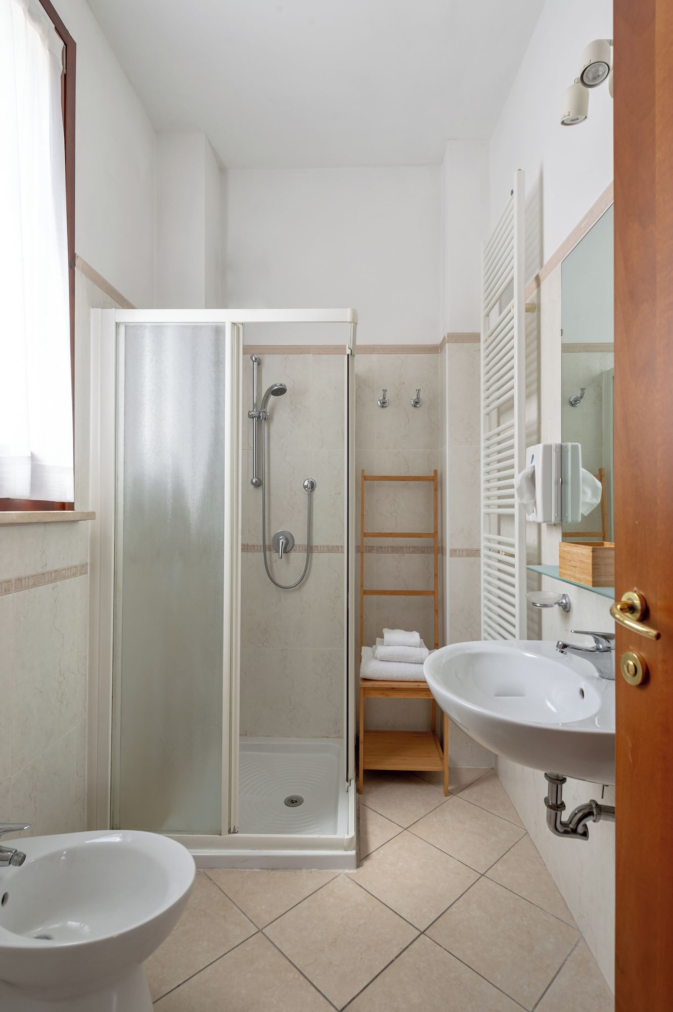 غرفة ثلاثية بسرير مزدوج وسرير فردي بغرفة نوم واحدة، ABC Comfort Hotel Mantua City Centre 5/6