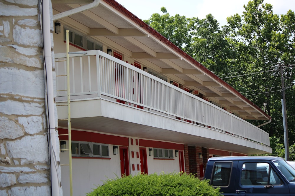 Hometown Inn Staunton VA near Hwy 11 in STAUNTON - VA